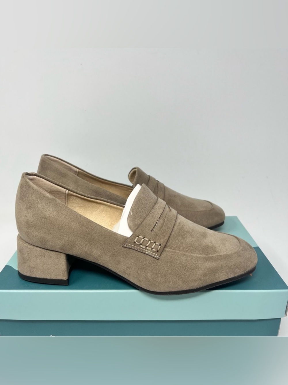 Cliffs White Mountain Dress Loafer
Size 7